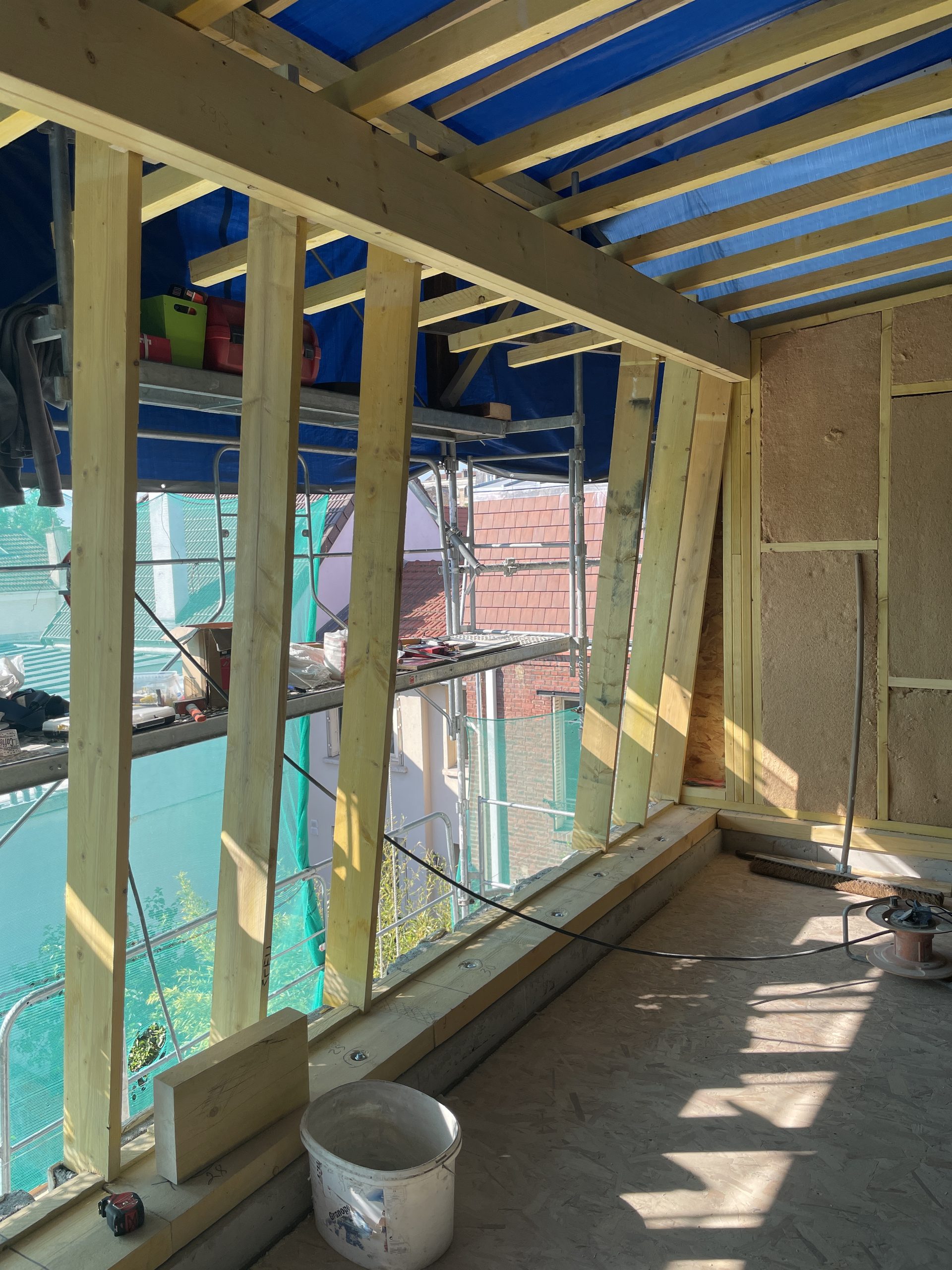 Ossature bois de la surélévation en cours de chantier – Bois-Colombes