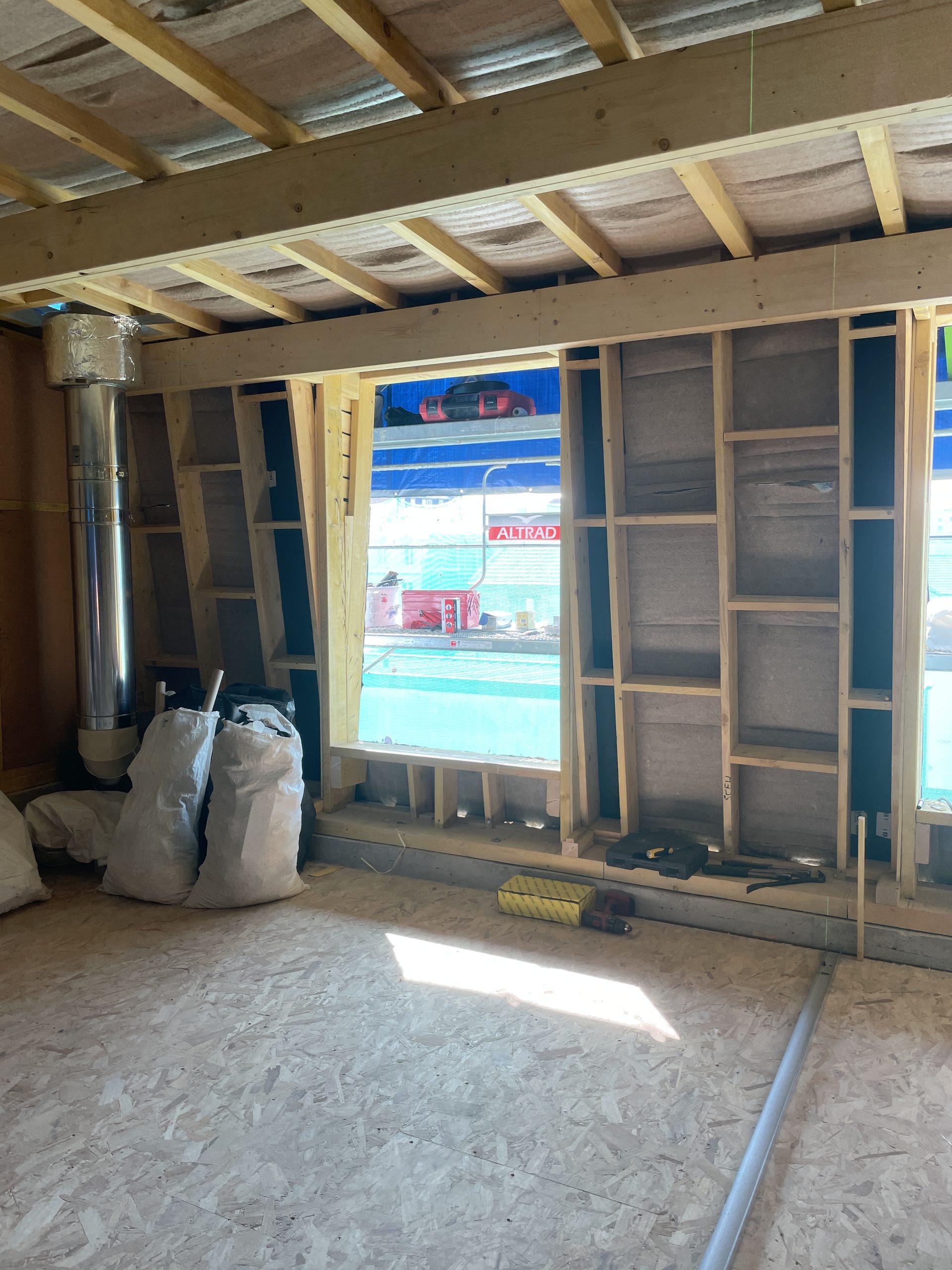 Aménagement intérieur de la surélévation en ossature bois en cours de chantier – Bois-Colombes