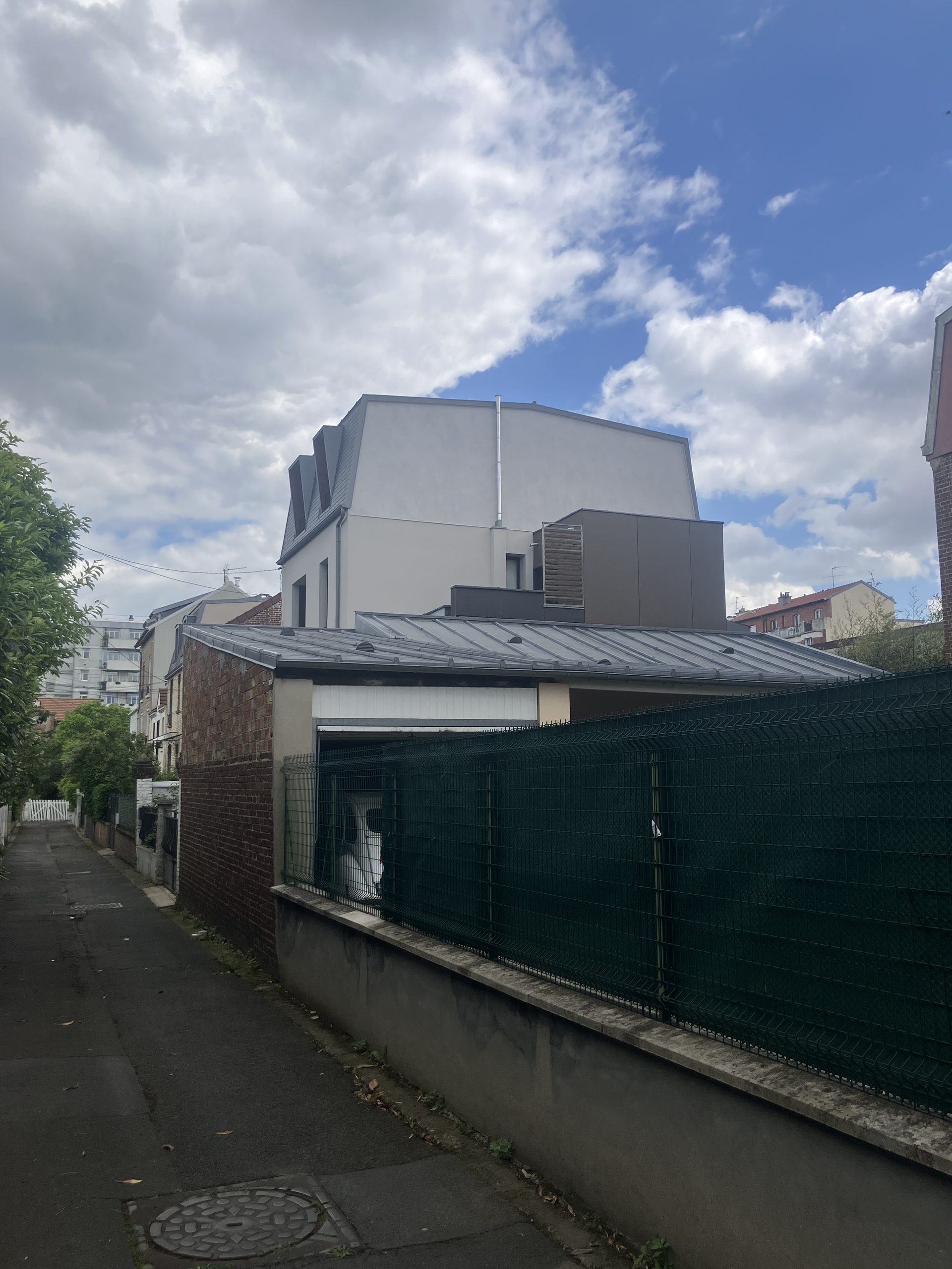 Vue extérieure de la maison après surélévation – Bois-Colombes
