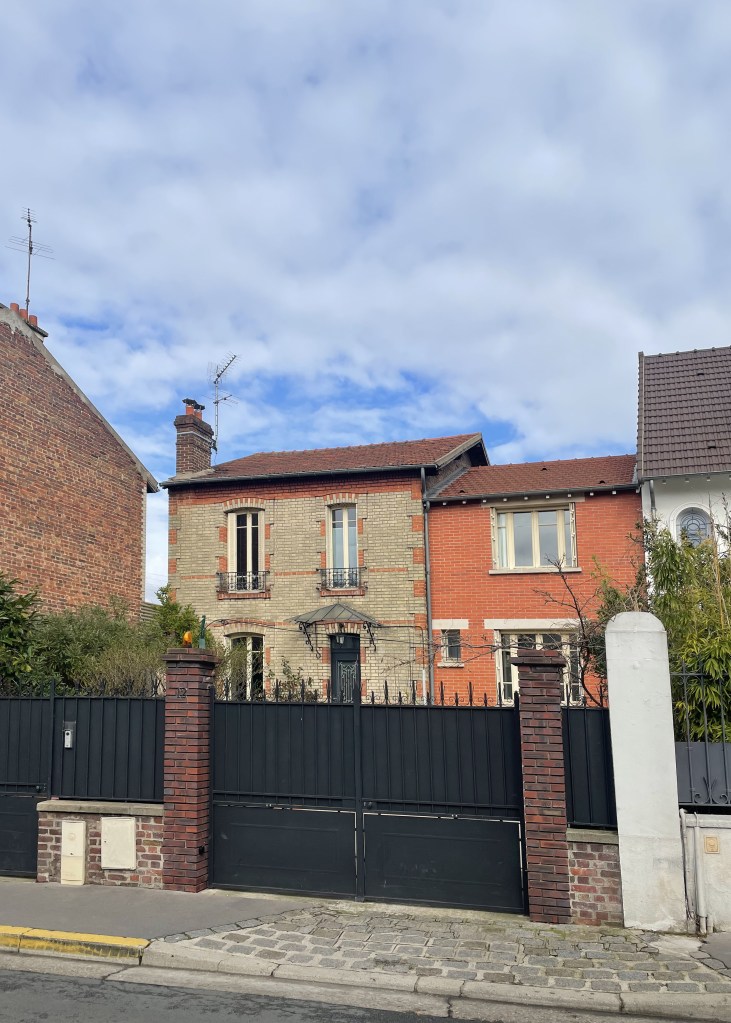 Couverture en zinc naturel et fenêtre de toit de la surélévation – Bois-Colombes