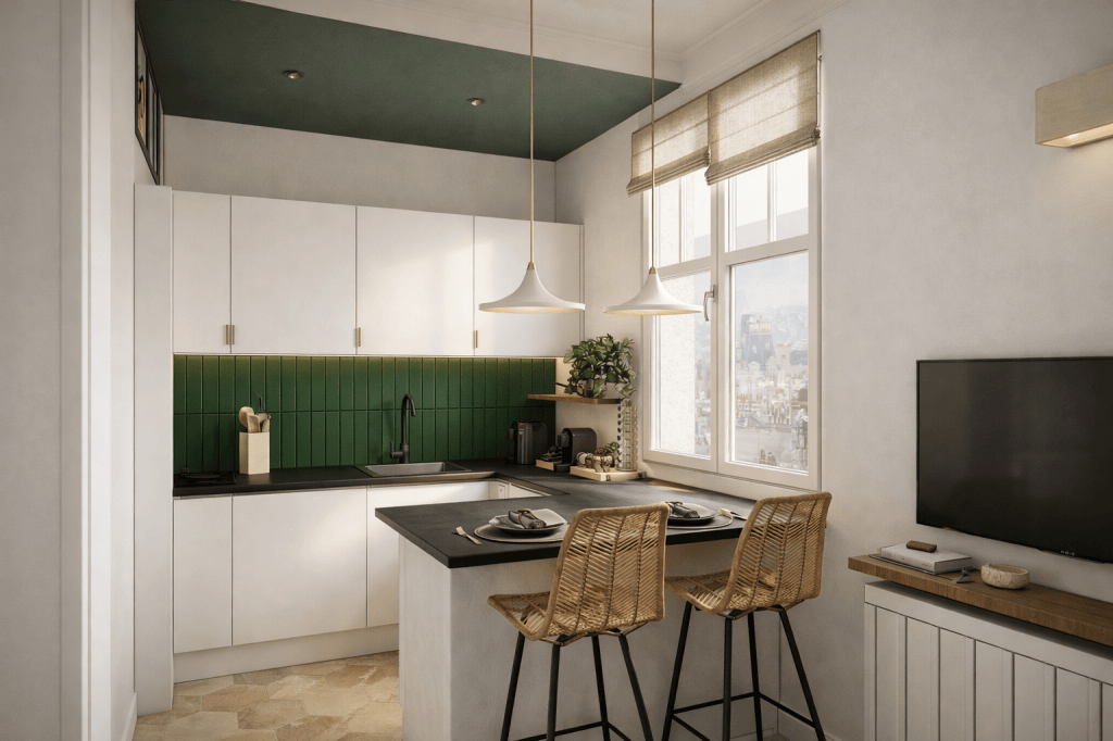 Cuisine ouverte avec mobilier blanc et crédence verte – appartement à Paris 18e