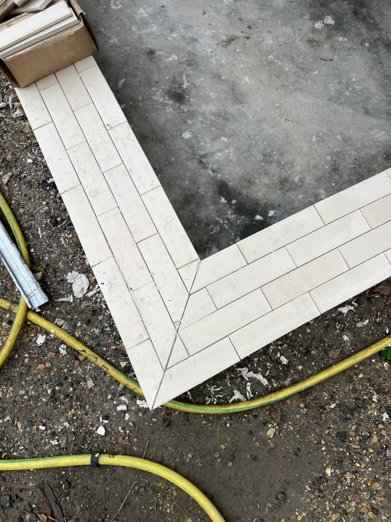 Détail du calepinage du muret extérieur au pied de la terrasse – Chaville