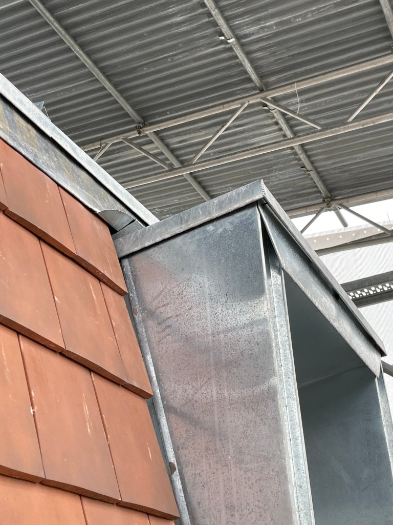 Réalisation d’une lucarne en zinc naturel – Surélévation à Bois-Colombes
