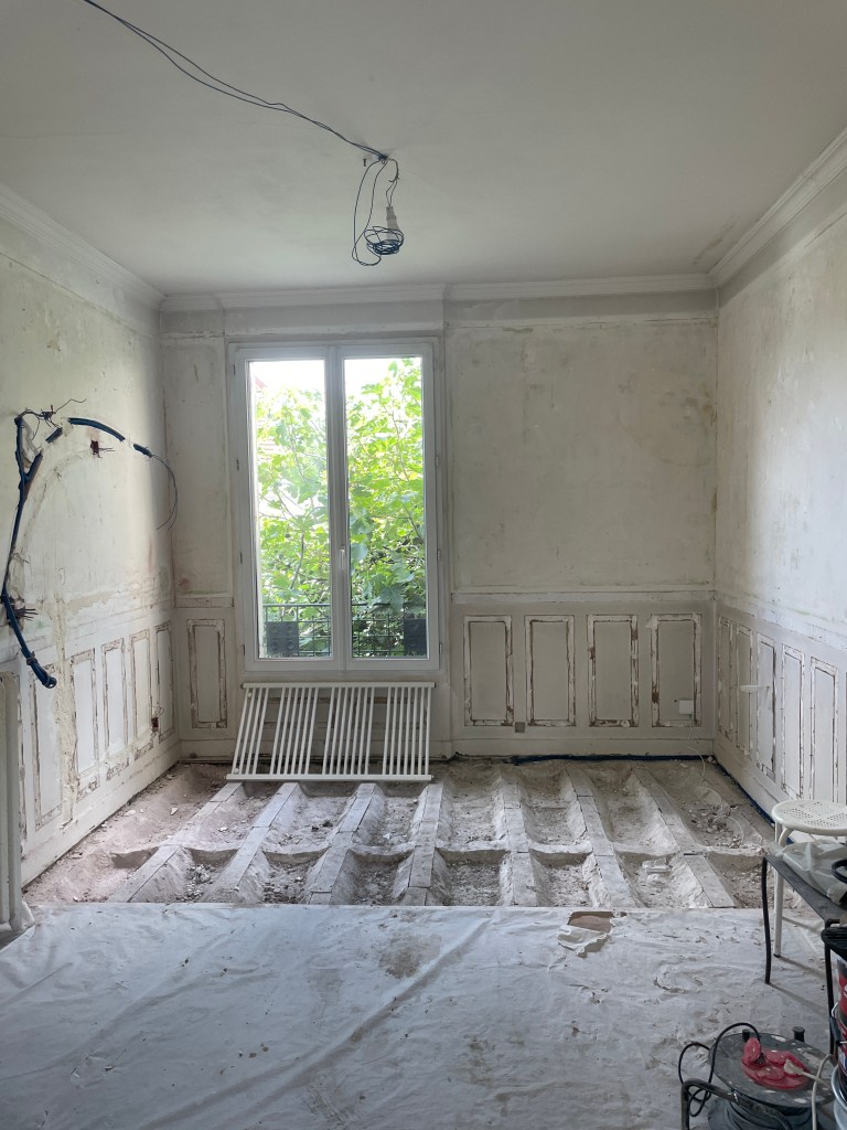 Dépose des revêtements de sol lors de la rénovation du rez-de-chaussée – Chaville