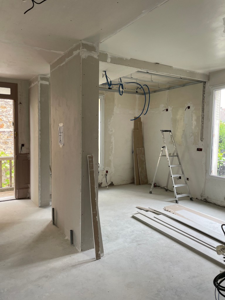 Ouverture des volumes du rez-de-chaussée en cours de rénovation – Chaville