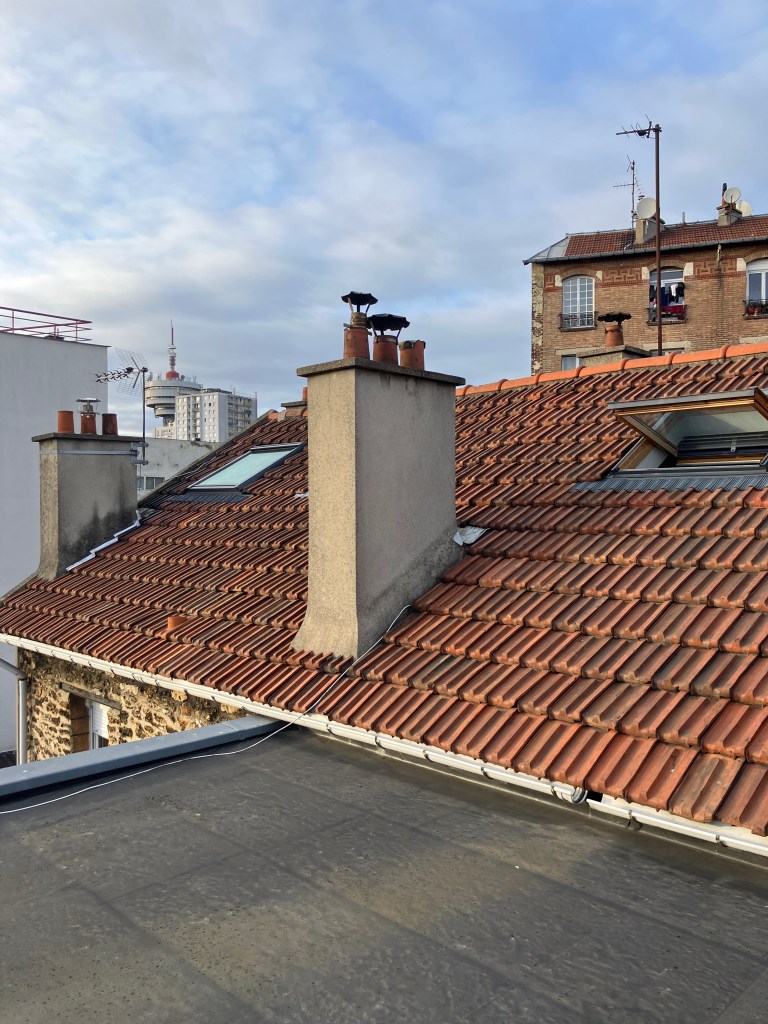 Toiture existante avant rehausse et réaménagement des combles – Romainville