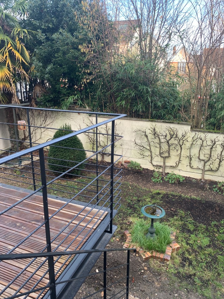 Détail de la structure métallique et du platelage bois de la terrasse – Chaville